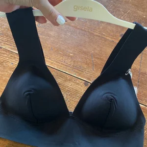 Top bikini Gisela senza ferretto  con imbottitura estraibile taglio laser