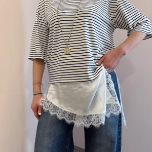 Maglia rigata blu+ bordi in pizzo Susy Mix